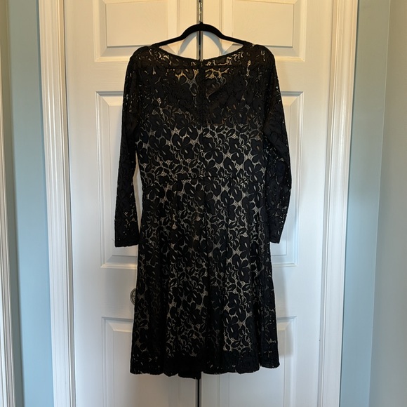 Lace Cocktail Dress - Picture 2 of 3